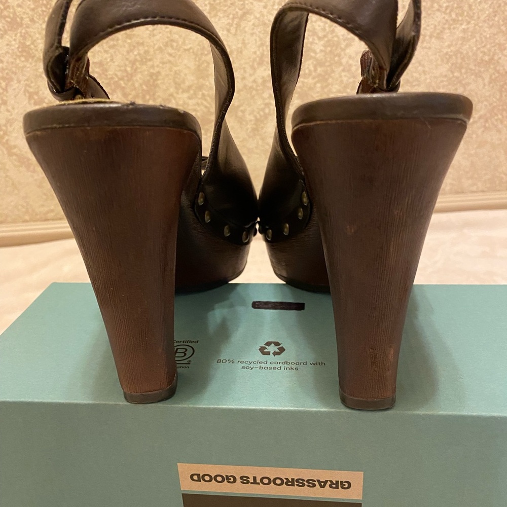 Xhilaration Chocolate Brown Heeled Sandals - Picture 9 of 15
